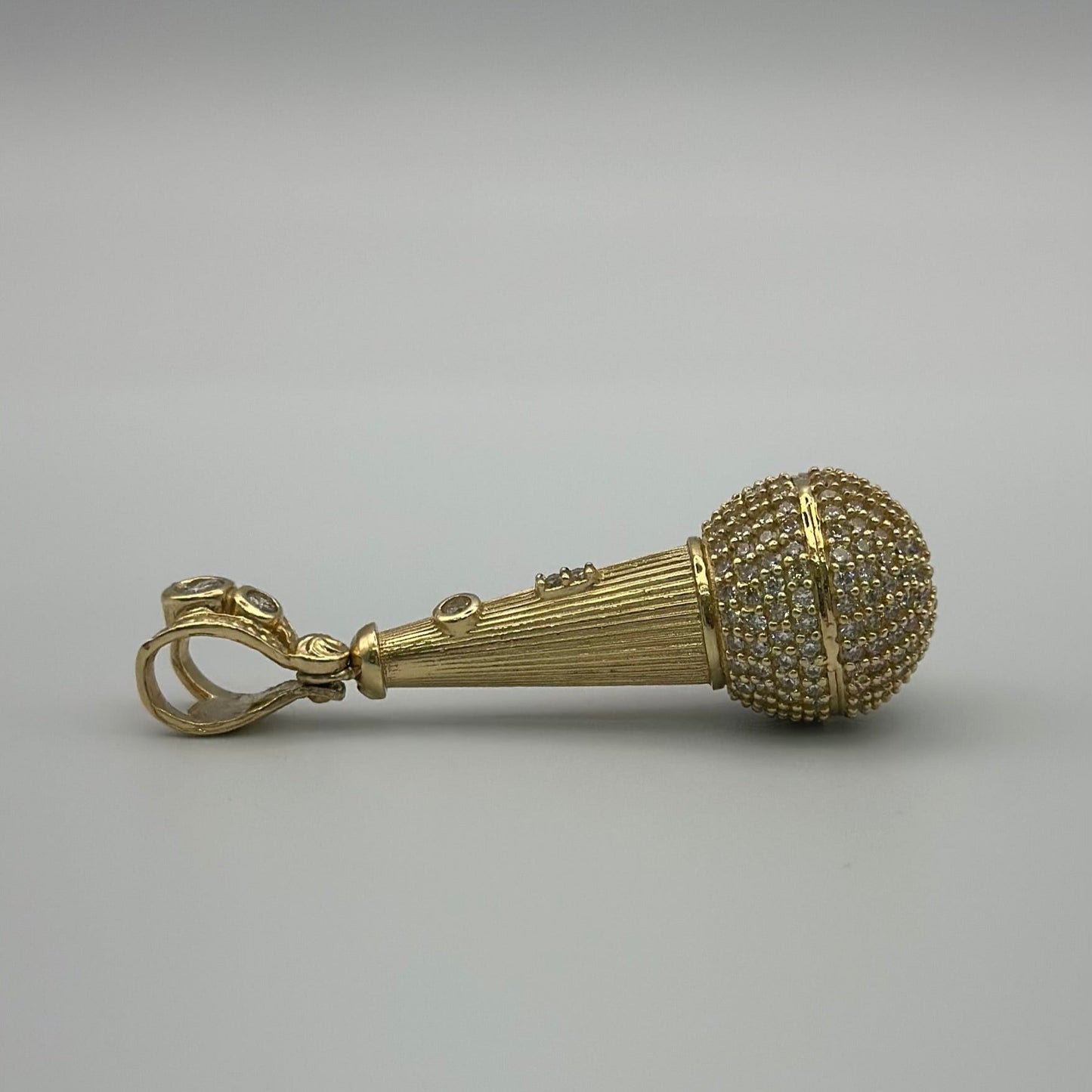 Microphone pendant