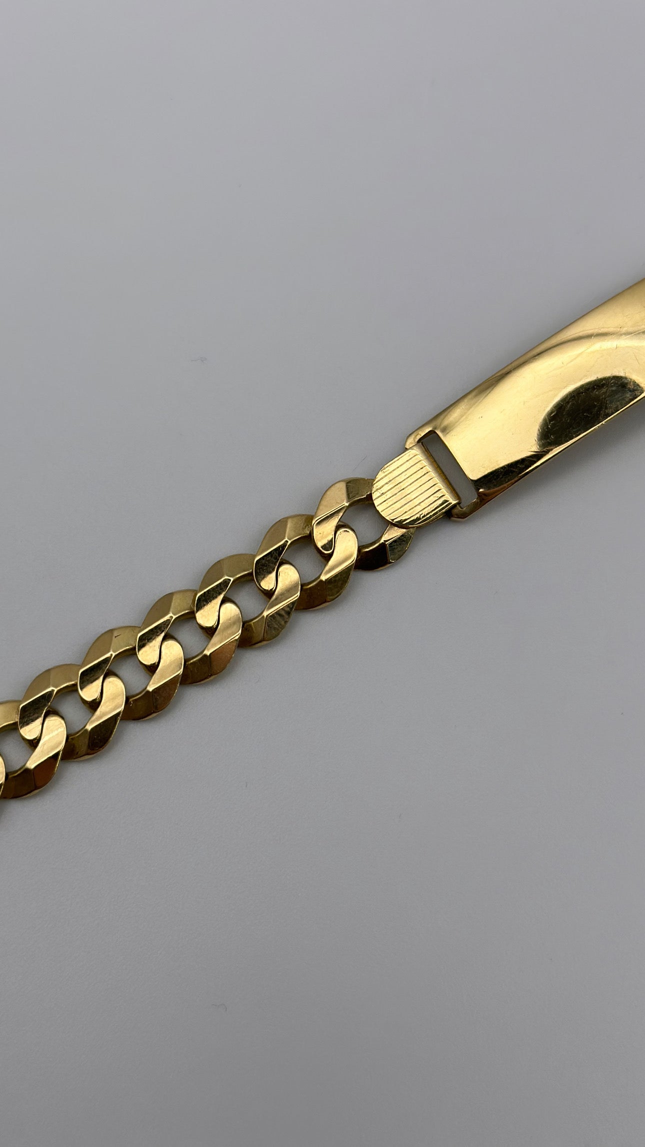 Cuban bracelet with plate.