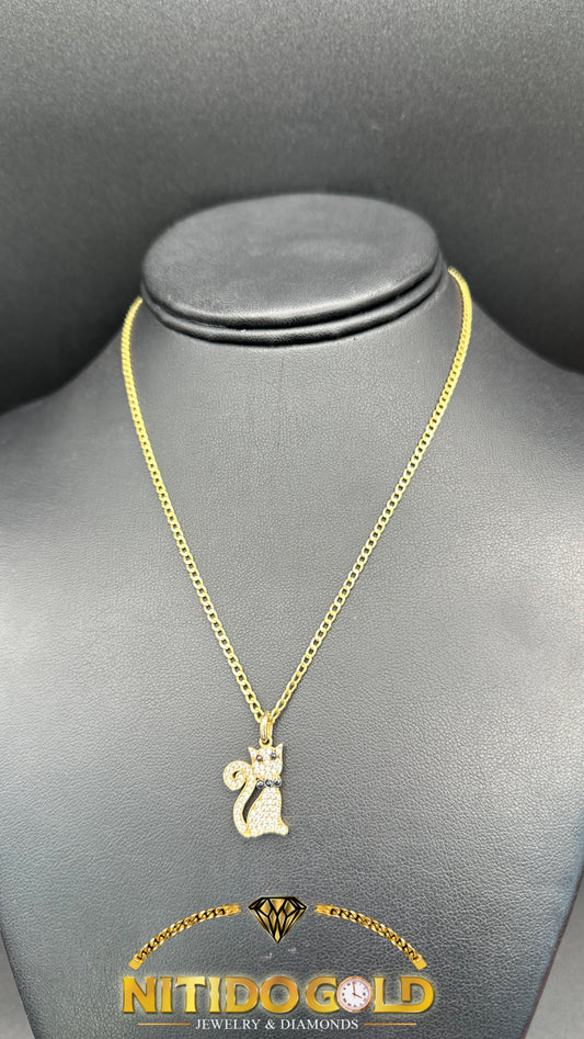 Cuban chain whit cat medal.