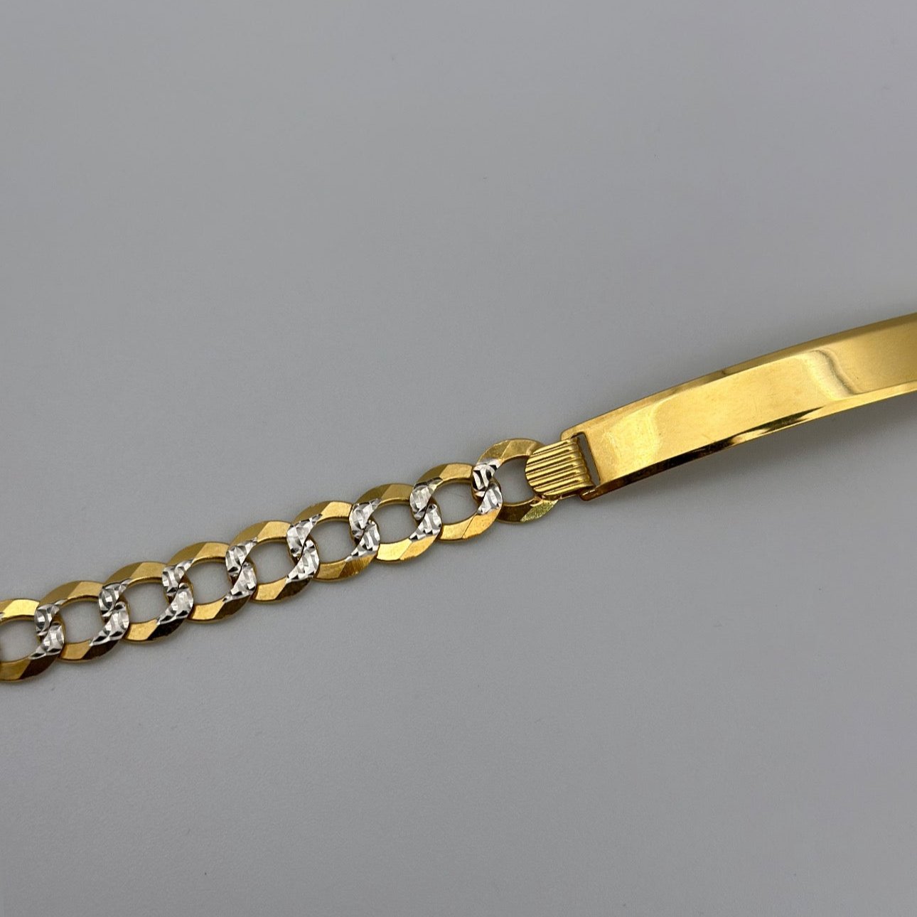 Cuban double-tone bracelet with plate.