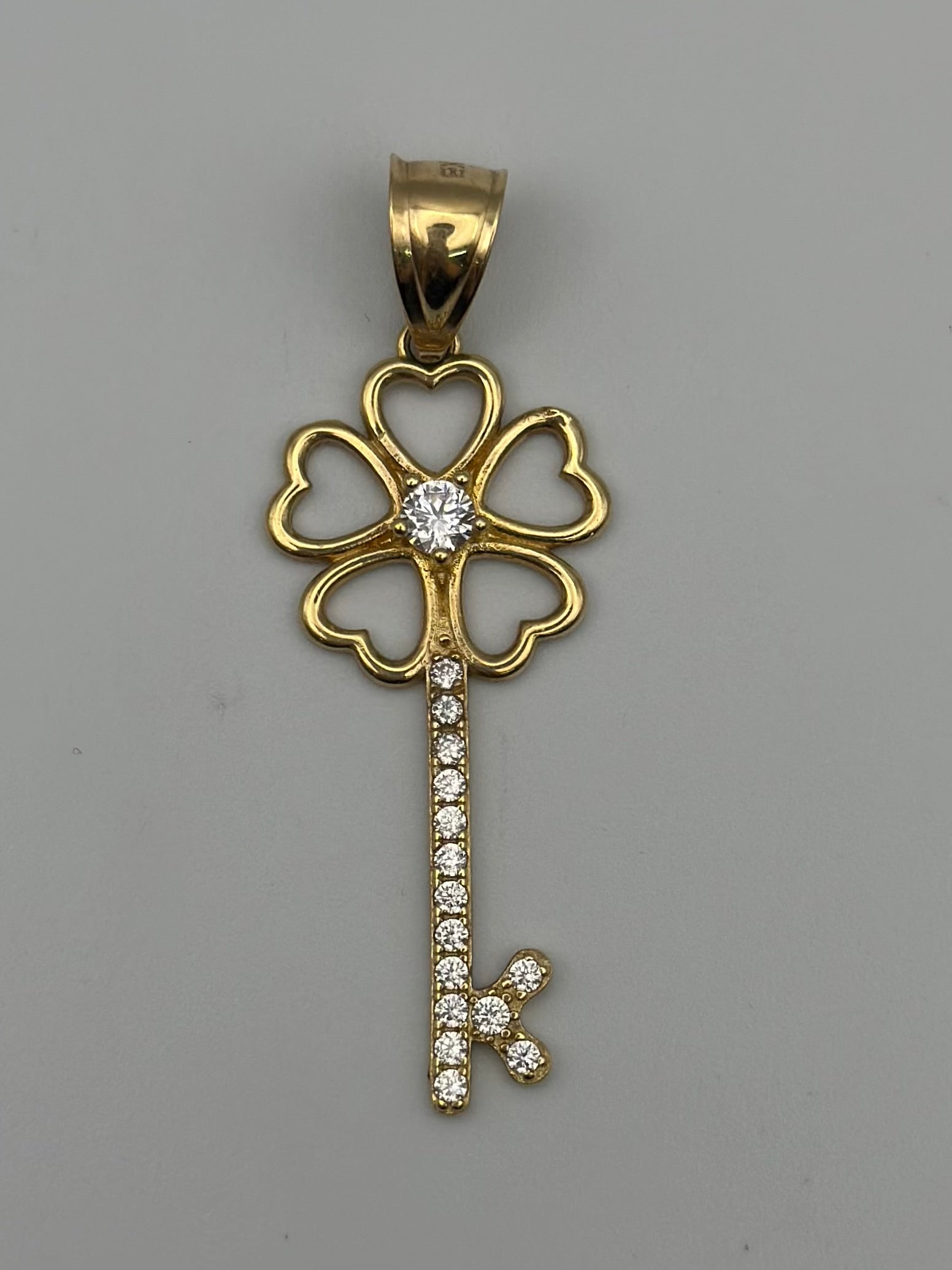 Clover key pendant – NITIDO GOLD LLC