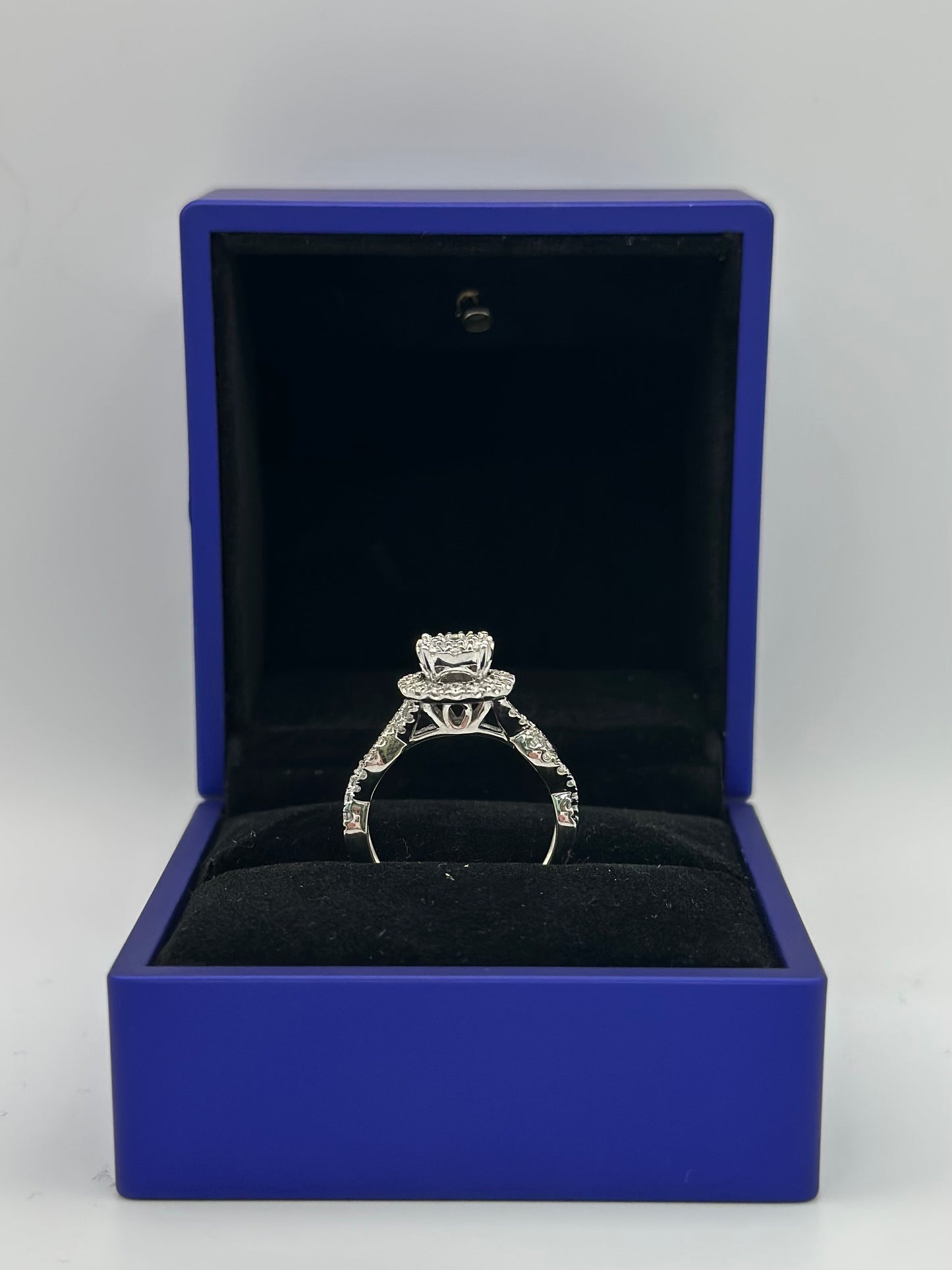 Engagement ring in diamond and white gold  .