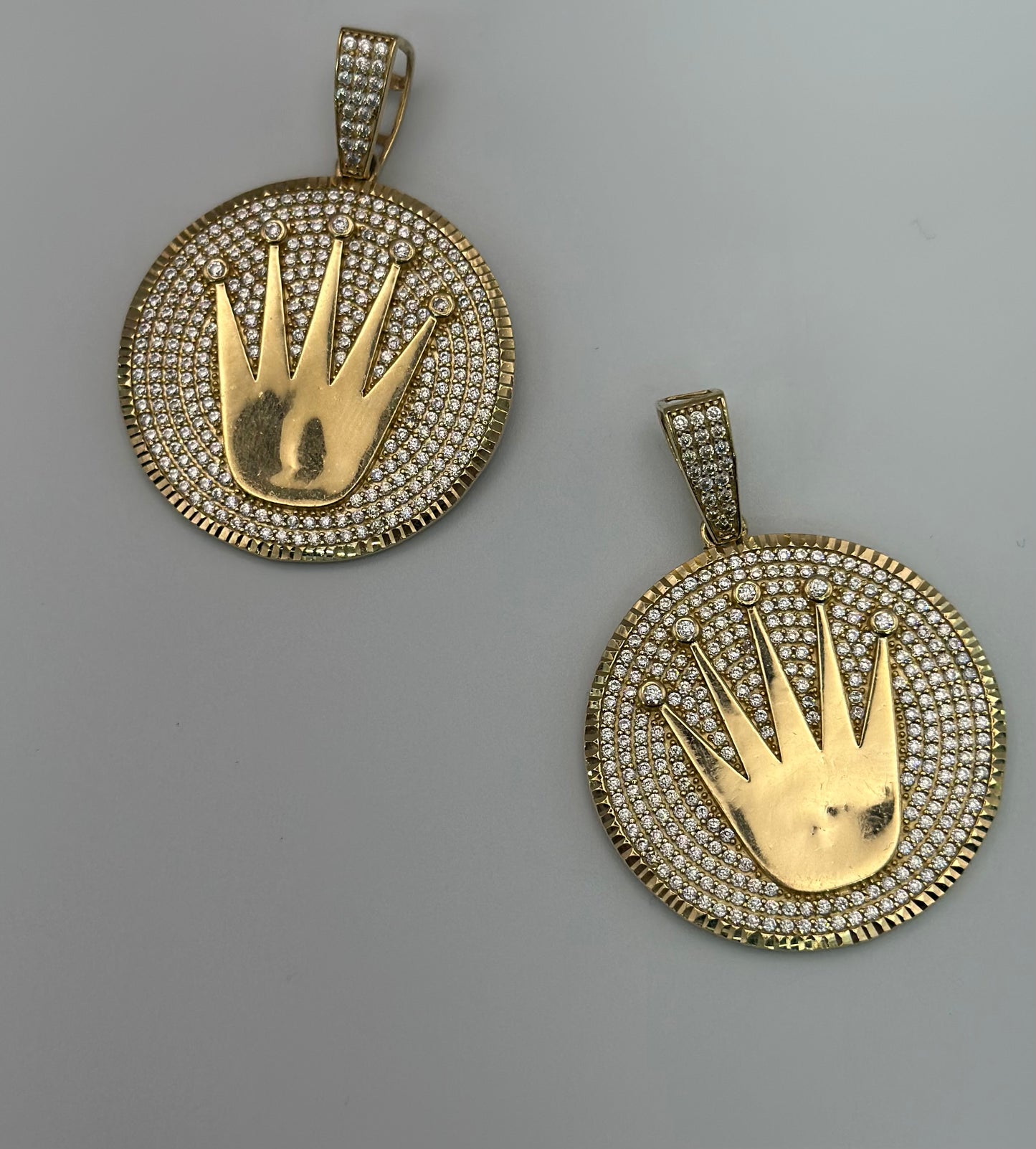 Crown design pendant